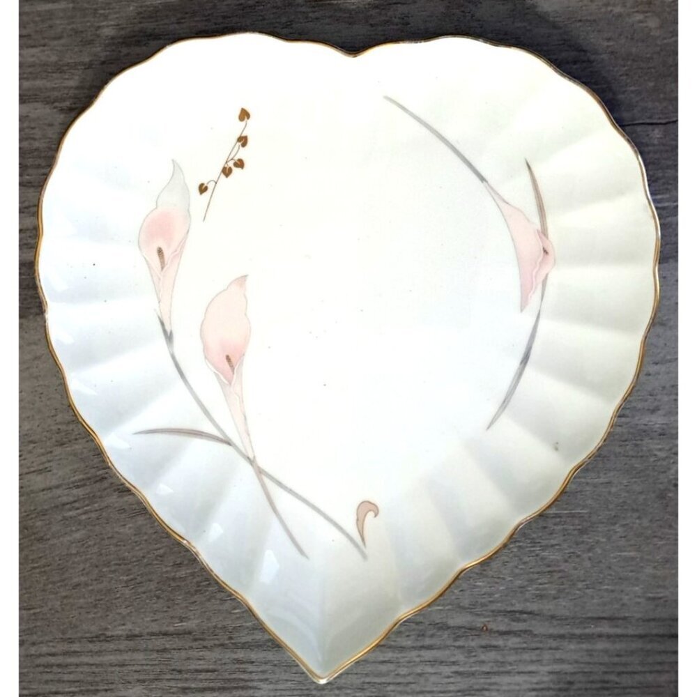 Mikasa Bellamy White Porcelain Gold Trim Heart Shape Plate Calla Lilies